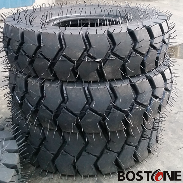 What is the difference between an empty bobcat s590 tire size and a bobcat s590 tire size?